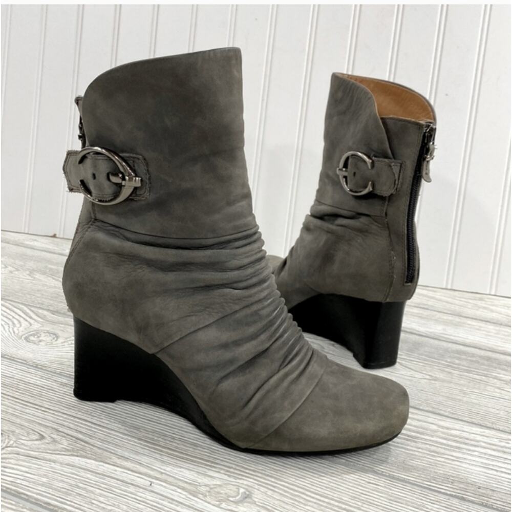 Earthies Chelsea Leather Rouched Ankle Boots NWOT